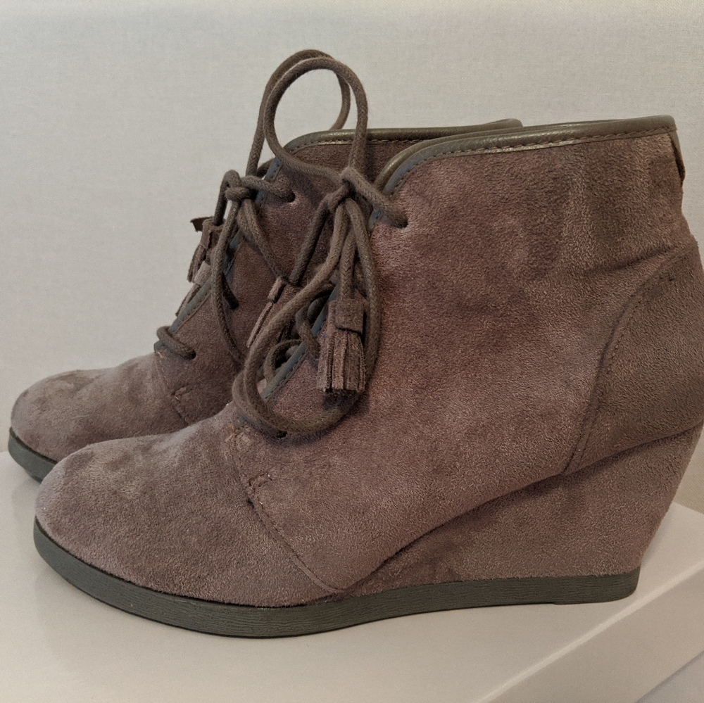 Madden Girl 6.5M Tan Tie Wedge